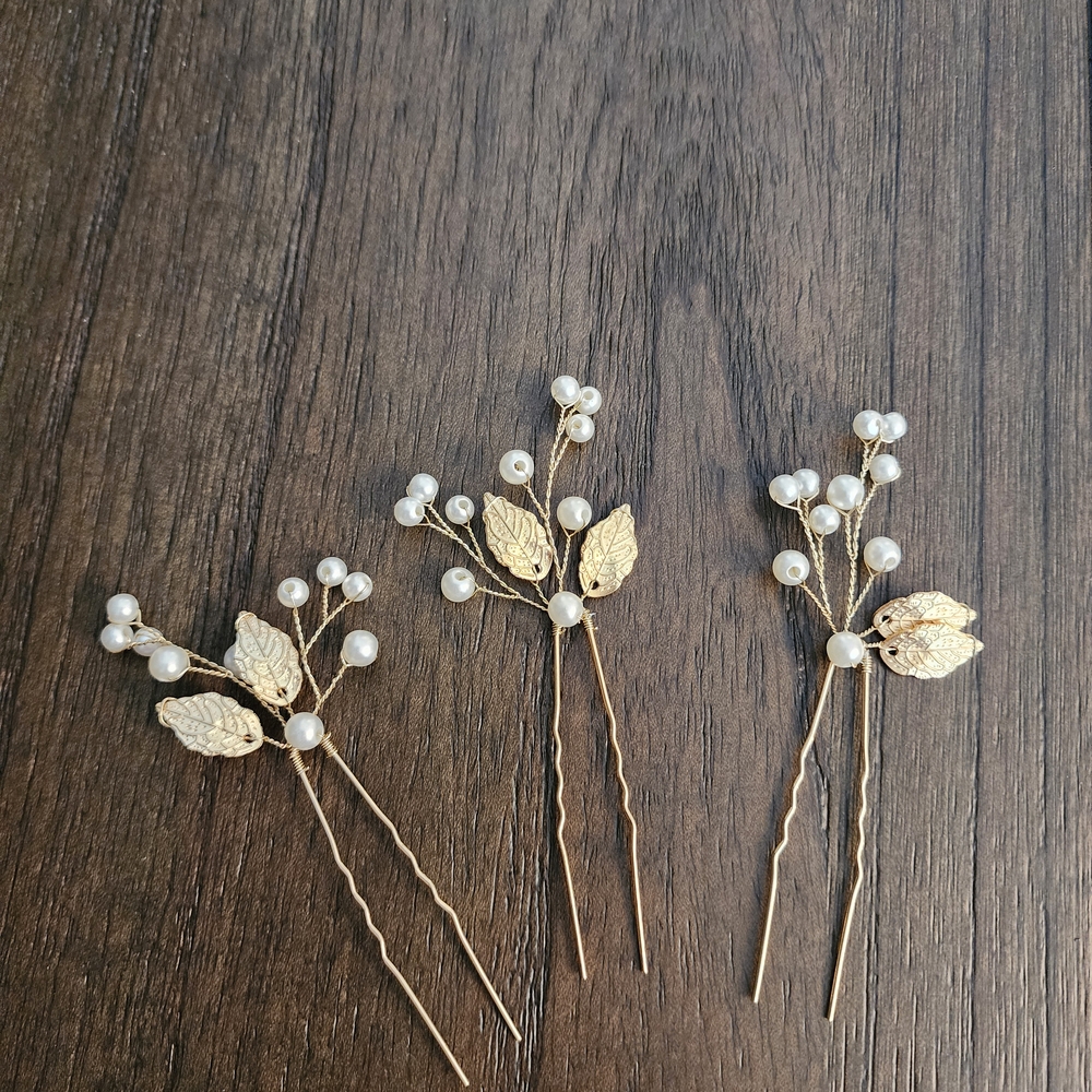 Elegant Gold and Pearl Hair Pins